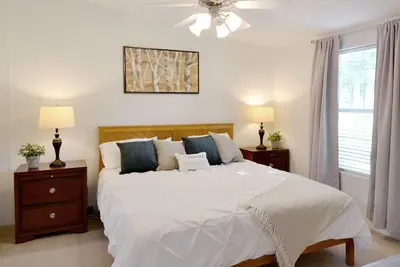 Image de Country Farmhouse and Guesthouse, 7br/4ba, Sleeps 16 with Hot Tub