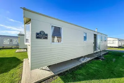 Image de Superb 8 berth caravan at St Osyth Beach Holiday Park, Essex ref 28010mv