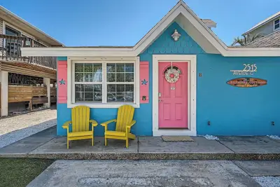 Image de Perfect location, cute cottage, 2 min walk to beach, 2bd/2ba home w/private pool