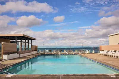 Image de Waterfront Cape Cod Escape! 3 Bedroom with Kitchen! Onsite Pool, Beach Access!