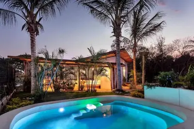 Image de Modern + Open meets Comfortable. With Starlink!