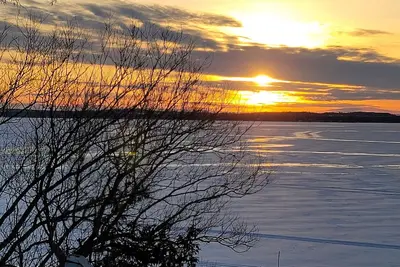 Image de Large bungalow minutes to lake Simcoe with all the amenities you could ask for!