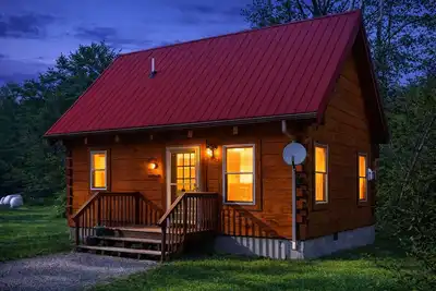 Image de Buckeye Loft-Cabine-Salle de bain privée séparée