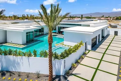 Image de Private Pickleball Court-Villa 8