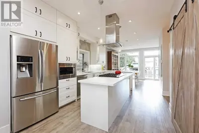 Image de Modern Home w/ Patio, Fireplace, Parking - 20mins to Downtown & Beach