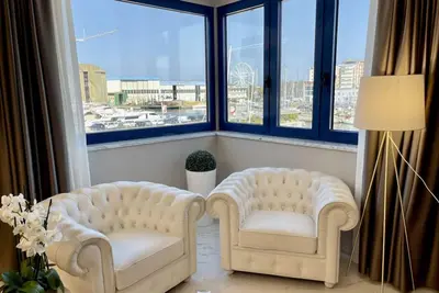 Image de Elegant apartment with air conditioning and elevator