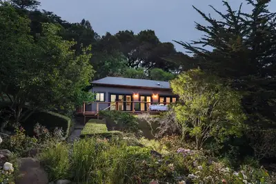Image de Beautiful Garden Cottage at Jar Farms with use of private beach, pool, orchards