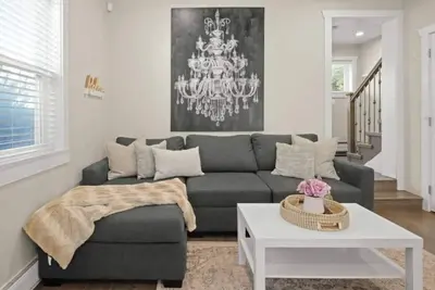 Image de Cozy Central 3br Home| King Bed| 15 min to Dt Van