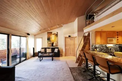 Image de Aspen Downtown with Patio, Fireplace, Parking, W/D