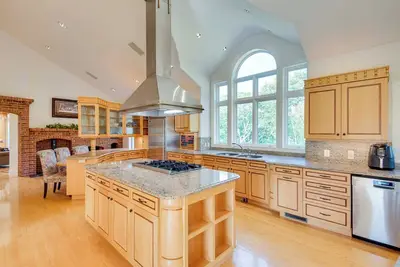 Cozy Fairfield Countryside Retreat with Patio!