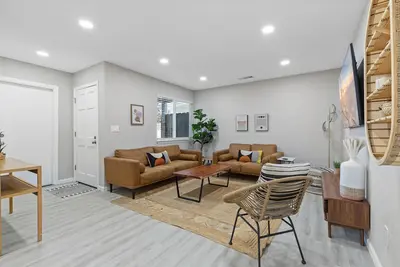 Image de Chic Lodi Retreat! Five minute to wine country! \n