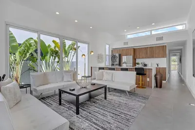 Image de New Listing: 3br Near Brickell and Coconut Grove