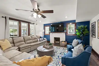 Image de Spacious & Cozy near Downtown ~ HotTub ~ Game Room\n