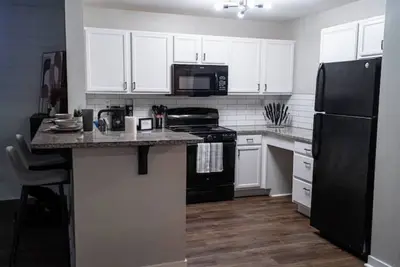 Image de Tranquil apartment seconds away from the Canal!