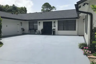 Image de Farm House style 4 bedroom -2 bath home with spacious yard in Wellington.