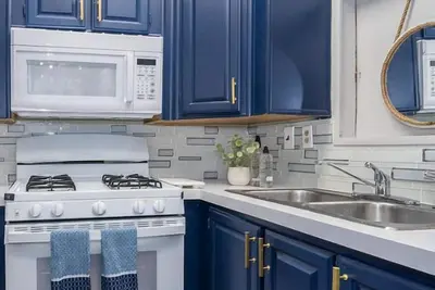 Image de Cozy Lake Cottage - 4 miles to Disney