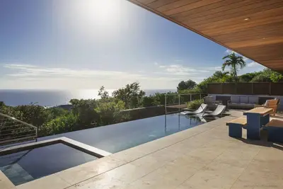 Dolce Vita - 4-Bedroom luxury villa with tropical garden & ocean views