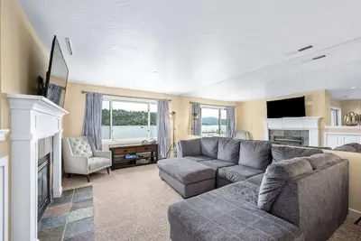 Image de Paradise Point | Stunning Arrow Point Condo