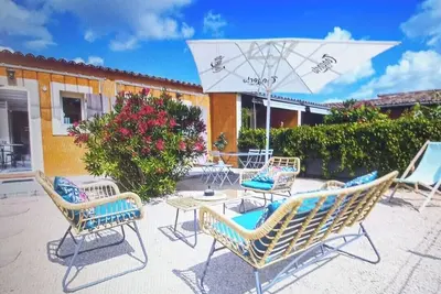 Image de Mazet provençal jardin piscine parking privé fermé