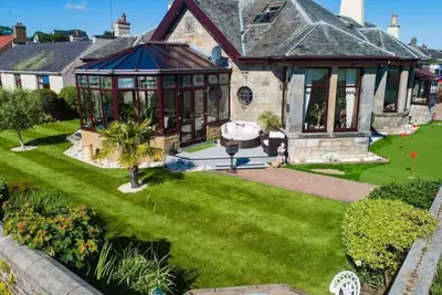 Image de Stunning Central Villa by Golf Course & Beach