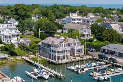 Image de Morse Lighthouse – Waterfront Estate in Edgartown