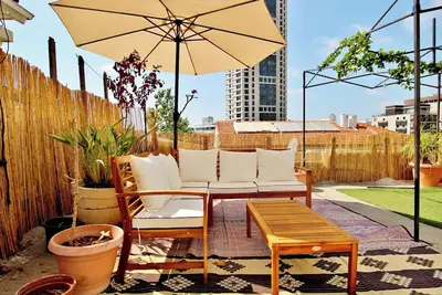 Stylishly Renovated 3-Room Apartment with shared  Rooftop Oasis in Neve Tzedek