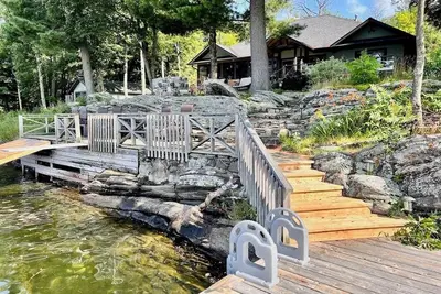 Image de George Harrison on 12 Mile Bay