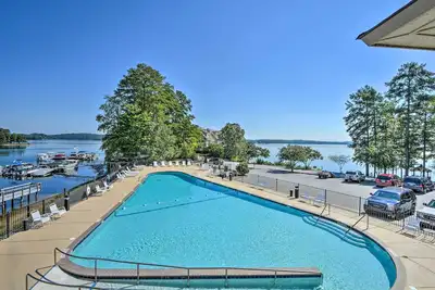 Image de Walk to Lake Keowee: Salem Townhome w/ Deck