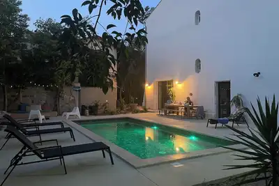 Image de Superbe Maison de Maitre, Piscine, Jardin clos et arboré, à 15 minute de la mer
