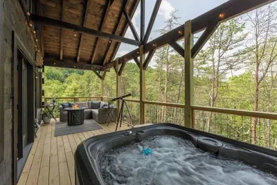 Image de Relax'd & Rest'd- Couples Cabin w/ Big Views, Private Hot Tub, Fire Pit, Deck