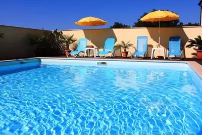 Image de Ground floor apartment in nature with a big pool
