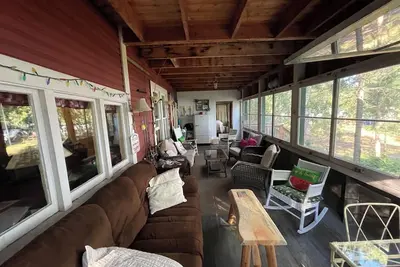 Image de Lakefront cottage retreat in the northern woods of Minnesota.