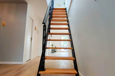 Image de Résidence comprenant 6 chambres avec salle de bain privative.