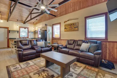 Image de Lakefront Bull Shoals Cabin Rental: Pets Welcome!