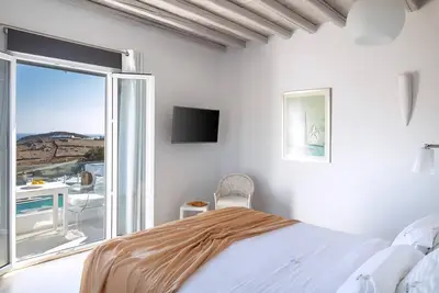 Image de Spectacular Kalafatis Villa | 8 Bedrooms | Villa Vibhu | Private Jacuzzis & Infinity Pool