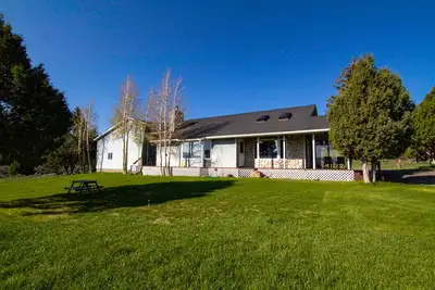 Image de Private Wilderness Retreat w/ Trails, Creek Access