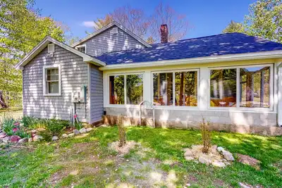 Image de Coos Canyon- Firepit, Swimming Hole & Dog-Friendly