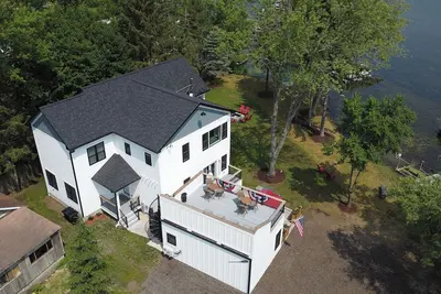 Image de New house, sleeps 15, 5 car parking. Separate building with bar. Pets welcome!