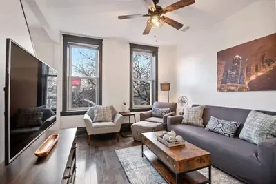 Image de Immaculate 2-Story Home w/Garage, 2 Back Decks & Garden