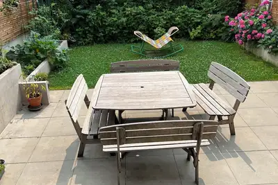 Image de Artist house with a magical garden in Queens Nyc