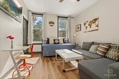 Image de Remodeled Splendid Flat in Bucktown +Back Porch, Ranked Guest Favorite! Pets Ok!