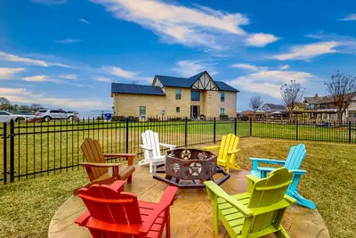Image de Serene, updated lakefront retreat with fenced yard