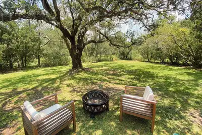 Image de No Fee Fiesta: Pet Friendly, Close to Downtown + Beaches