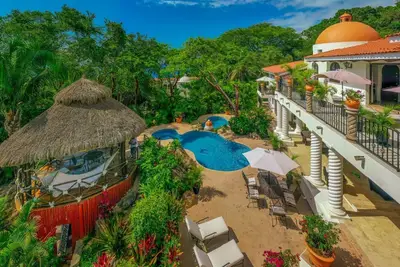 Image de Fully-Staffed Villa in Gated Community across from Beautiful Beach