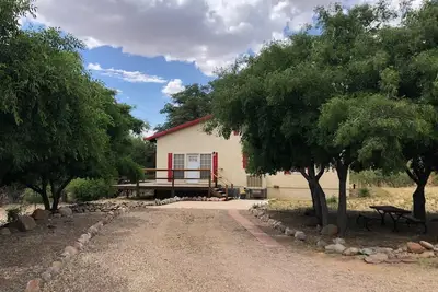 Image de Red Roof Ranch - Pearce, Az. Fifeteen miles to Chiricahua National Monument.