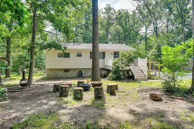 Image de Pasadena Hideaway w/ Game Room & Fire Pit!