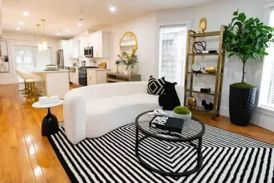 Image de Newly renovated 2 bedroom 2 bath condo