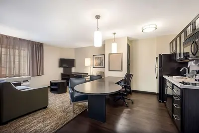 Image de Always a Great Idea To Unwind! Near Central Park Reserve, Pet-Friendly!