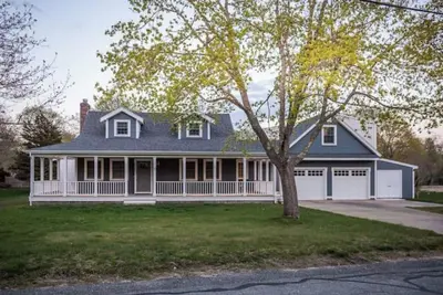 Image de Unwind at this Upscale Cape Cod Retreat