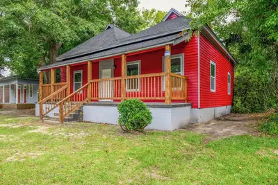 Image de Macon Cottage w/ Porch - 2 Mi to Downtown!